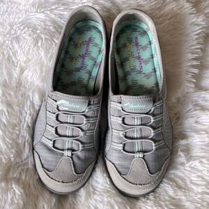 Sketchers Relaxed Fit Breathe Easy Allure Memory Foam Slip On Sneakers 9